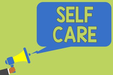 Kendine iyi bak gösterilen metin işareti. Kavramsal fotoğraf vermek konfor vücudunuza profesyonel danışman adam olmadan megafon hoparlör konuşma balonu mesajı yüksek sesle konuşan holding