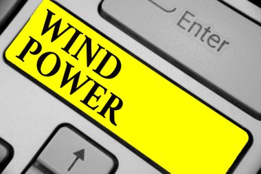 Rüzgar enerjisi gösterilen Not yazma. Hava flowto iş fotoğraf vitrine kullanımını sağlamak mekanik güç jeneratörleri klavye sarı anahtar niyeti bilgisayarı yansıma belge bilgi işlem