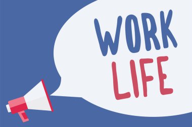 Word metin yazma iş yaşam. İş kavramı bir ihtiyaçlarını sürdürmek için ern para için günlük bir görev için kendini megafon hoparlör konuşma balonu yüksek sesle konuşan önemli bir mesaj olduğunu