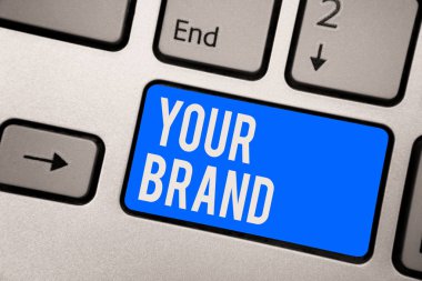 Kişisel marka gösterilen metin işareti. Kavramsal fotoğraf bir ad için bir şey etkilenen herhangi bir klavye mavi anahtar niyeti marka olarak oluşturmak yansıma belge bilgisayar