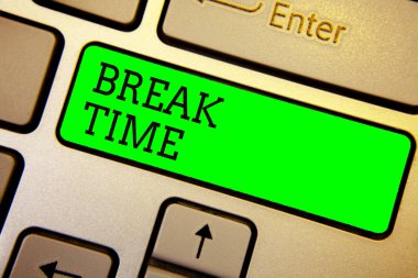 Break zaman gösterilen Not yazma. İş fotoğraf vitrine dinlenme döneminde ya da belirli yaptıktan rekreasyon iş klavye yeşil anahtar gibi bir niyetim bilgisayar bilgi işlem yansıma belge