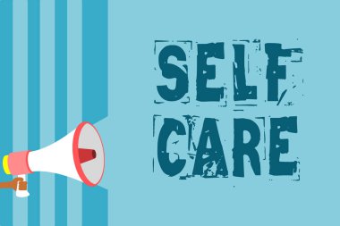 Kendine iyi bak gösterilen metin işareti. Kavramsal fotoğraf vermek konfor vücudunuza profesyonel danışman olmadan megafon hoparlör mavi çizgili önemli mesajı yüksek sesle konuşan