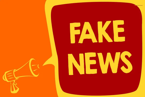 Handschriftliche Fake News Konzept Das Bedeutet Menschen Informationen Geben Die — Stockfoto