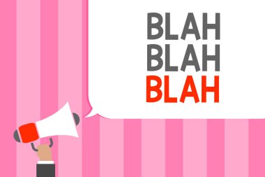 Kavramsal el Blah Blah Blah gösterilen yazma. Çok fazla yanlış bilgi konuşurken vitrine iş fotoğraf olmayan anlamda konuşan adam megafon hoparlör konuşma balonu mesajı yüksek sesle tutan dedikodu
