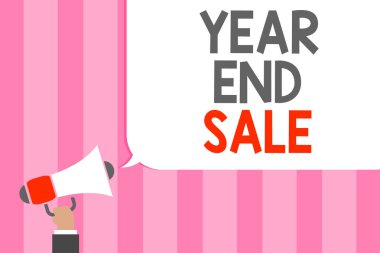 Kavramsal el yıl ve satış gösterilen yazma. İş fotoğraf vitrine yıllık indirimler tatil sezonu izni geleneksel adam holding megafon hoparlör konuşma balonu mesajı yüksek sesle