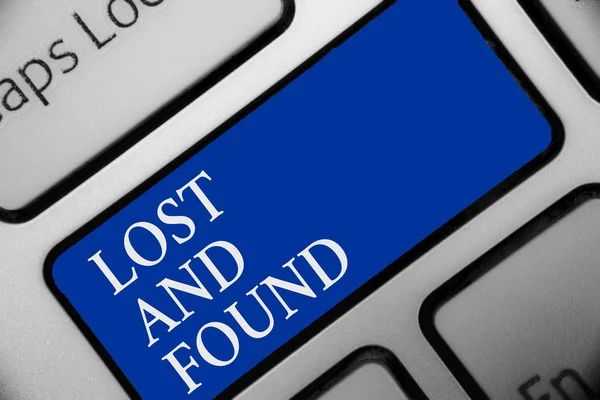 Signo Texto Que Muestra Lost Found Foto Conceptual Lugar Donde —  Fotos de Stock