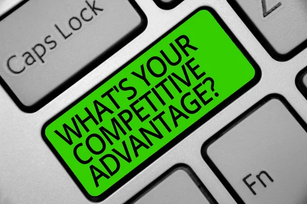 手写文字你的竞争优势问题是什么 概念意义营销策略计划键盘绿色键意图创建计算机计算反射文档 — 图库照片