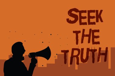 The Truth aramak gösterilen Not yazma. İş fotoğraf vitrine Looking için gerçek gerçekleri araştırmak çalışma keşfetmek politikacı konuşan megafon tutan adam turuncu arka plana vaat ediyor.