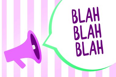 Blah Blah Blah gösterilen metin işareti. Kavramsal fotoğraf çok fazla yanlış bilgi konuşmak olmayan anlamda konuşan megafon hoparlör çizgili arka plan önemli mesaj konuşma balonu dedikodu