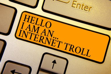Merhaba gösterilen metin burcu ben olduğumu bir... Internet Troll. Kavramsal fotoğraf sosyal medya tartışmalar bağımsız değişkenleri turuncu klavye tuşu niyet oluşturmak yansıma belge bilgisayar sorunları