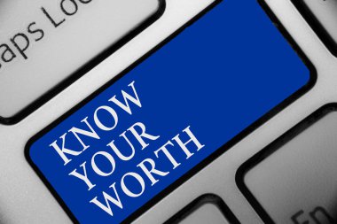 Your değer biliyorum gösterilen metin işareti. Kavramsal fotoğraf kişisel değer Deserved gelir maaş faydaları klavye mavi anahtar-in farkında niyet oluşturmak yansıma belge bilgisayar