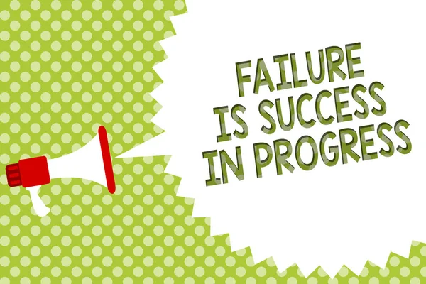 Metin yazma hatası olduğunu başarı devam edenler kelime. Senin için iş kavramı hatalar geliştirme megafon hoparlör konuşma balonu ileti yeşil renkli yarı ton için yapmak zorunda