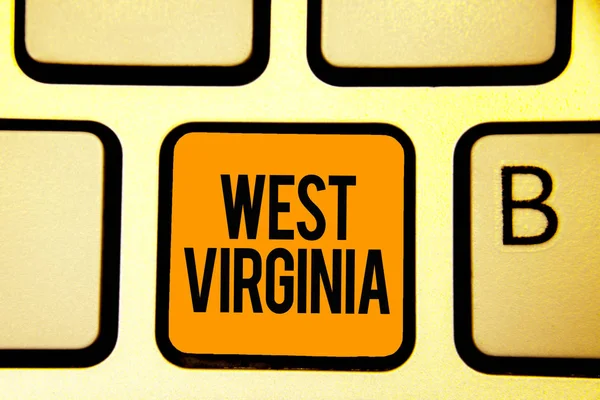 显示西弗吉尼亚州的文字符号 概念图片美国国家旅游旅游历史键盘橙色键意图创建计算机计算反射文档 — 图库照片