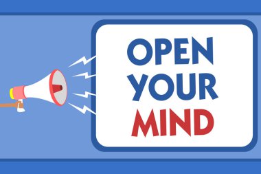 Açık Your Mind gösterilen metin işareti. Kavramsal fotoğraf olacak açık fikirli kabul et yeni farklı şeyler fikirler durumlara adam megafon hoparlör konuşma balonu mesajı yüksek sesle konuşan holding