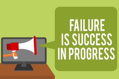 Kavramsal el yazma hatası olduğunu ilerleme başarı gösteren. İş fotoğraf metin hataları iyileştirme adam için yapmak zorunda megafon hoparlör bilgisayar ekran konuşma balonu holding