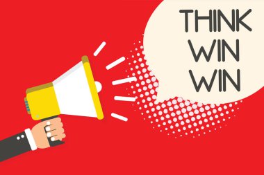 Win Win düşünüyorum gösterilen metin işareti. Kavramsal fotoğraf başarı adam olmak için iş stratejisi rekabet meydan yol megafon hoparlör konuşma balonu kırmızı arka plan yarı ton holding