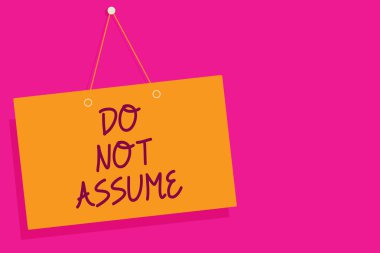 Word metin yapmak kabul yazma. Yakın işaret pembe arka plan açık iş kavramı ilk yanlış anlamalara karışıklık sorunları turuncu tahta duvar mesajı iletişim önlemek Ask için