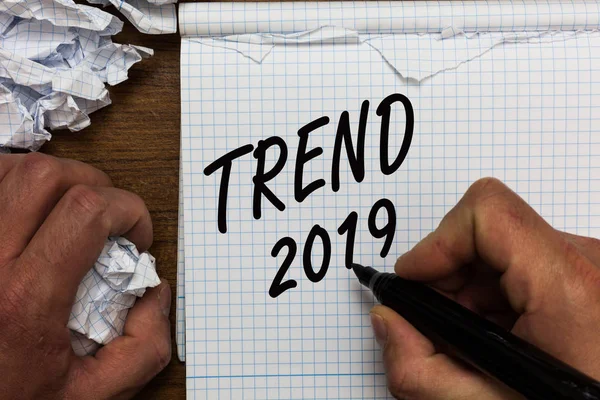 Znak Tekstu Pokazujący Trend 2019 Koncepcyjne Zdjęcie Rzeczy Które Słynie — Zdjęcie stockowe