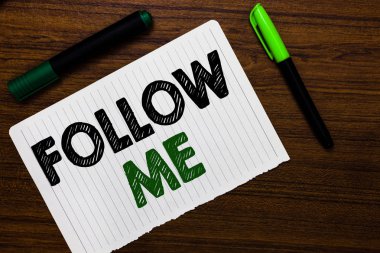 Kavramsal el yazma gösteren izleyin bana iş fotoğraf metin fikirler iletişim tercih liderlik defter kağıt işaretleri ahşap arka plan itaat bir kişiye veya gruba davet