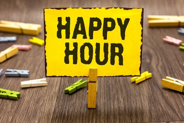 Znak Tekstowy Wyświetlono Happy Hour Koncepcyjne Zdjęcie Wydatki Czas Działalności — Zdjęcie stockowe