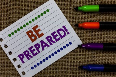 Hazırlıklı yazma el yazısı metin. Kavram anlamı ne olursa olsun devam planı süre defter kağıt önemli hatırlatma iletişim fikirleri işaretleri Jüt arka plan-ecek olmak için hazırlanıyor