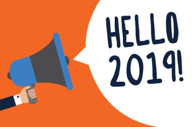 El yazısı metin Merhaba 2019. Kavram anlam ifade veya telefon adam cevap tebrik jest megafon hoparlör konuşma balonu mesajı yüksek sesle konuşan holding