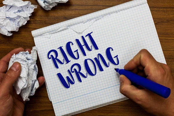 Conceptuele Hand Schrijven Tonen Right Wrong Zakelijke Foto Presentatie Kiezen — Stockfoto