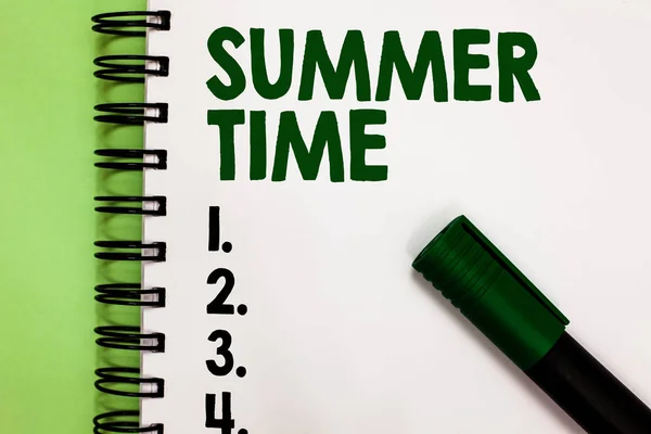 Escrita Mão Conceitual Mostrando Summer Time Business Photo Showcasing Longer — Fotografia de Stock