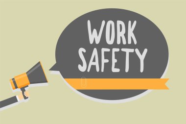 İş güvenliği yazma el yazısı metin. İlkeleri ve yerde hükümet standart adam holding megafon göre kontrol kavramı hoparlör konuşma balonu mesajı yüksek sesle konuşan