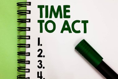 Kavramsal el zaman hareket gösteren yazma. İş fotoğraf vitrine bunu şimdi yanıt hemen bir şey Marker fikirler iletileri iletişim defter beyaz sayfa üzerinde yapılması gereken