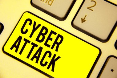 Word metin yazma siber saldırı. Hasar yok hackerlar tarafından bir girişim için iş kavramı bir bilgisayar sistemi klavye sarı anahtar niyet oluşturmak bilgisayar bilgi işlem yansıma belge