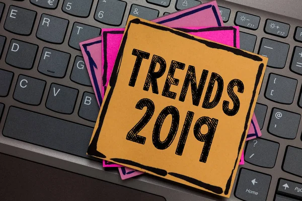 Escritura Mano Conceptual Mostrando Tendencias 2019 Foto Negocios Mostrando Tendencia — Foto de Stock