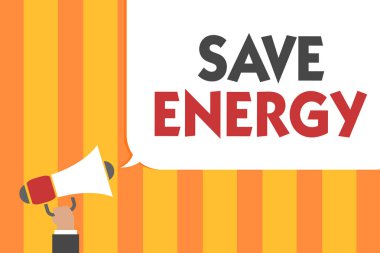 Word metin yazma enerji tasarrufu. Adam benzer bir sonuç elde kullanılan güç miktarını azaltmak için iş kavramı megafon hoparlör konuşma balonu mesajı yüksek sesle konuşan holding