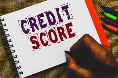 Word metin yazma kredi puanı. İçin iş kavramı temsil eden adam el işaretçisi defter kağıt fikirler Jüt arka plan iletişim tutarak değerlendirme bir bireysel kredi kredi