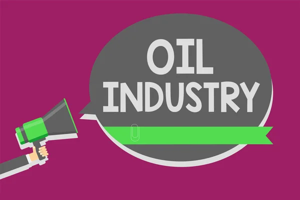 Nota de escritura que muestra la industria petrolera. Foto de negocios mostrando Exploración Extracción Refinación Marketing productos petrolíferos Hombre sosteniendo megáfono altavoz voz burbuja mensaje hablando fuerte . —  Fotos de Stock