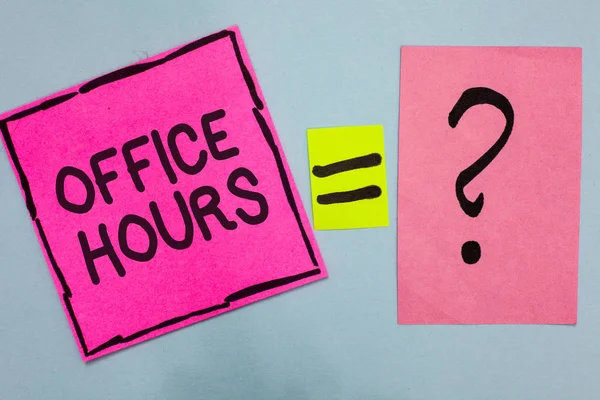Textschreiben Bürozeiten. Geschäftskonzept für die Stunden, die normalerweise Arbeitszeit durchgeführt wird rosa Papier Notizen Erinnerungen gleich Zeichen Fragezeichen wichtige Antwort. — Stockfoto
