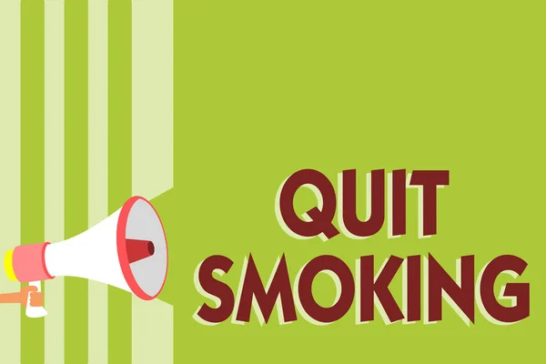 Writing Obs visar sluta röka. Företag foto annonstexter avbrytande eller stoppa användningen av tobaksberoende MegaFon högtalare gröna ränder viktigt budskap talade högt. — Stockfoto