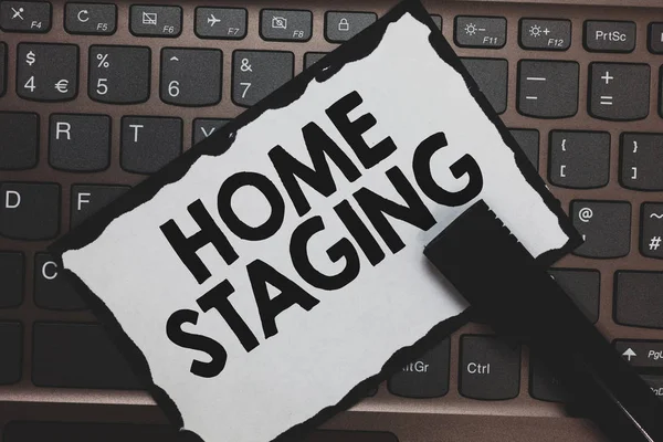 Rukopis textu Home Staging. Pojetí znamená akt připravují soukromé rezidence na prodej v trhu dokument White paper klávesnice inspirace komunikovat myšlenky zprávy černé značky. — Stock fotografie