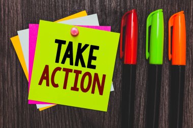 Kavramsal el Oh eylem gösteren yazma. İş fotoğraf vitrine değil, sadece kelimeleri söyle ne destekleyen ama kanıt kağıt notları iletişim fikirler üzerinden işaretleri ahşap arka plan.