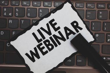 El yazısı metin yaşamak Webinar. Kavram anlam etkileşimli seminer web gerçek zamanlı beyaz kağıt klavye ilham aktarılan iletişim fikirleri iletileri siyah işaretleri.