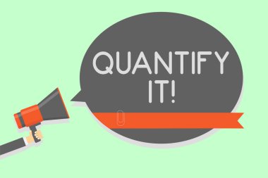 Kavramsal el onu fotoğraf vitrine boyutu veya bir şey miktarını ölçmek ve ifade iş ölçmek gösterilen yazma megafon hoparlör konuşma balonu mesajı yüksek sesle tutan adam numaraları.