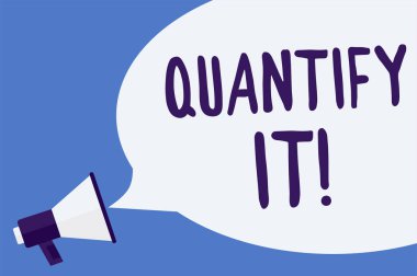 Yazılı not gösteren ölçmek onu iş fotoğraf vitrine boyutu veya bir şey miktarını ölçmek ve yüksek sesle konuşan numaraları megafon hoparlör konuşma balonu önemli mesaj içinde hızlı.