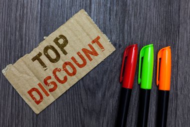 Word yazı metni üst indirim. En iyi fiyat garantisi sıcak öğeleri deli satış promosyonlar hafif karton önemli hatırlatma iletişim fikirleri işaretleri ahşap arka plan için iş kavramı.