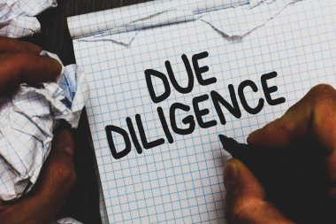 El yazısı metin tespiti. Kopyalanan sayfaları hatalar yaptım kağıtları kapsamlı değerlendirme gönüllü soruşturma Denetim işareti defter tutan adam anlam kavramı buruşuk.