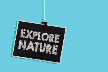 Düz tasarım iş illüstrasyon kavramı dijital pazarlama iş holding megafon için Web sitesi ve promosyon afiş. Çizgi film insan eli holding megafon. Sosyal medya kavramı.