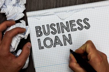 Word metin yazma işletme kredisi. Kağıtları birkaç suç işlediysem çalışır iş kavramı kredi Mortgage mali yardım nakit avans borç marker defter tutan adam için buruşuk.