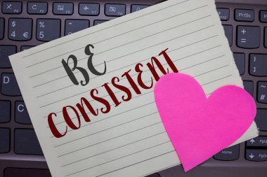 Kavramsal el olmak tutarlı gösterilen yazma. Tek tip kalıcı firma değiştirilemez bile değişmeyen Rapport defter kağıt klavye romantik güzel fikirler türü bilgisayar vitrine iş fotoğraf.