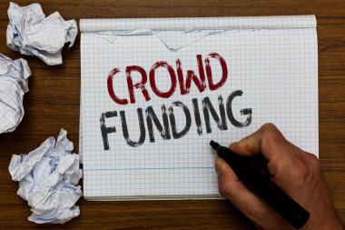 El yazısı metin kalabalık finansman. Bağış toplama Kickstarter başlangıç rehin Platform bağış marker defter tutan adam anlam kavramı kopyalanan sayfaları hatalar yaptım kağıtları buruşuk.