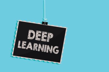 Kavramsal el derin öğrenme gösterilen yazma. Arka plan iş fotoğraf vitrine hiyerarşik soyutlamalar yapay zeka algoritmasını asılı blackboard ileti bilgi işareti mavi.