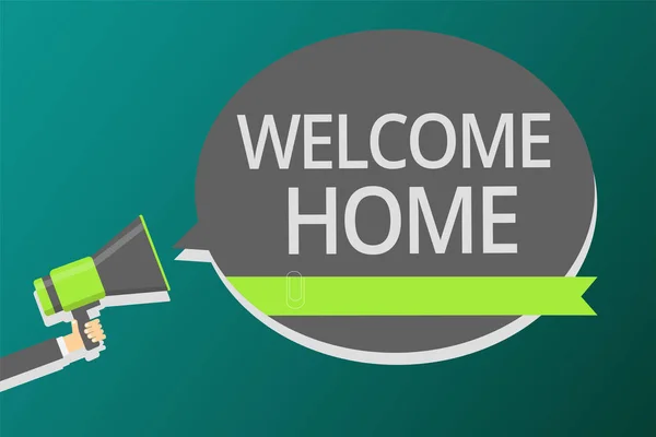 Woord schrijven tekst Welcome Home. Businessconcept voor expressie groeten nieuwe eigenaren woonplaats deurmat post Man met megafoon luidspreker toespraak bubble boodschap luid spreken. — Stockfoto